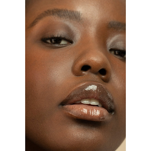 ILIA Beauty - Lip Wrap Reviving Balm - Lucid - Model shot 01