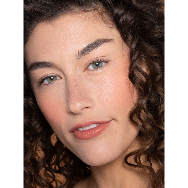ILIA Beauty - Color Haze Multi-Use Pigment  - Model 2