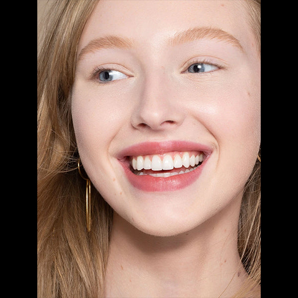 ILIA Beauty - True Skin Serum Foundation - Model shot 01