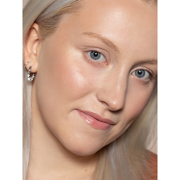 ILIA Beauty - Balmy Gloss Tinted Lip Oil  - Model 4
