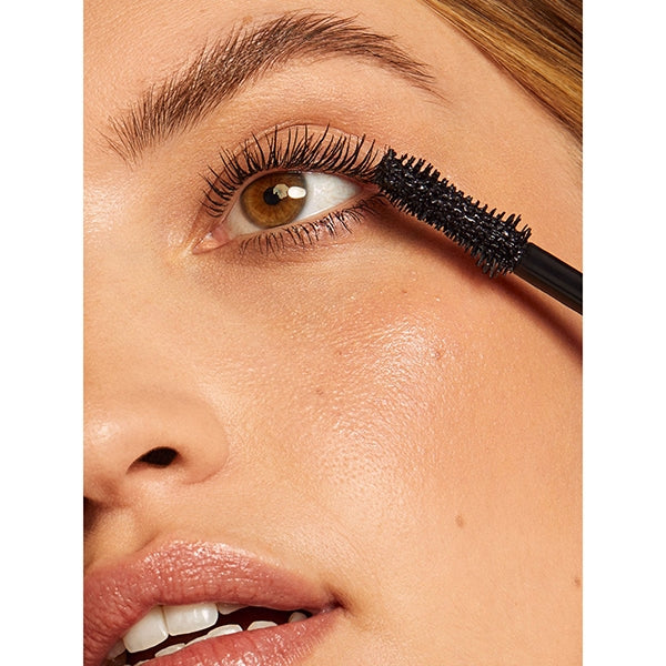 ILIA Beauty - Fullest Volumizing Mascara - Model 1