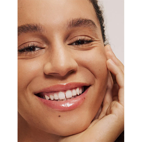 ILIA Beauty - In Frame Brow Gel - Model Shot 